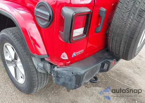 2021 Jeep Wrangler Unlimited Sahara 4X4 z USA, uszkodzony, nr VIN 1C4HJXEN3MW645824